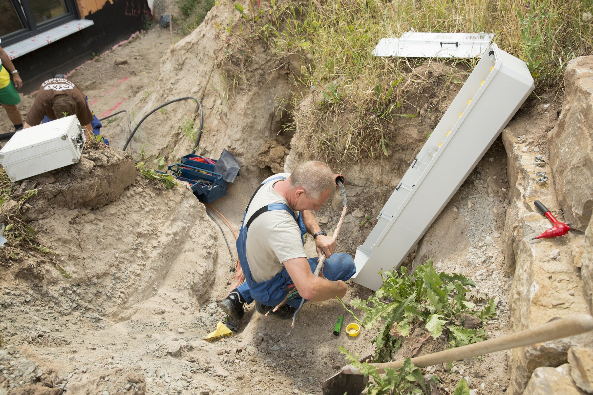 Monteur bei Netzanschluss Strom